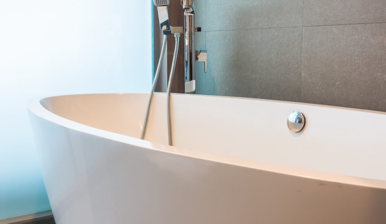 Custom Bathtub Installation in Telford